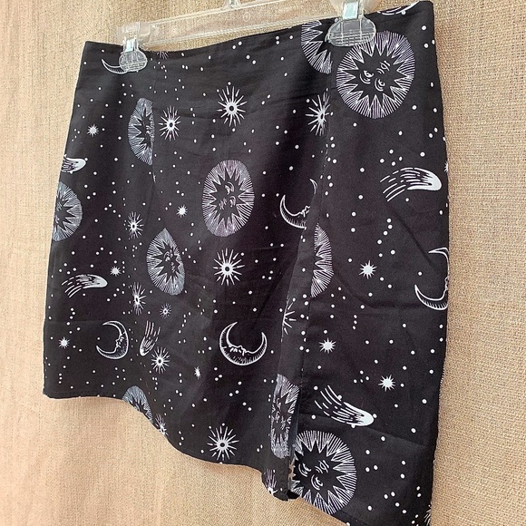 SHEIN Dresses & Skirts - NWOT Star/Moon Mini Skirt